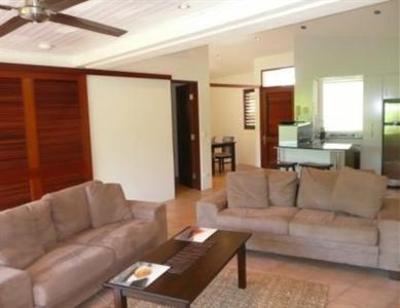 фото отеля L'Auberge Apartments Noosa