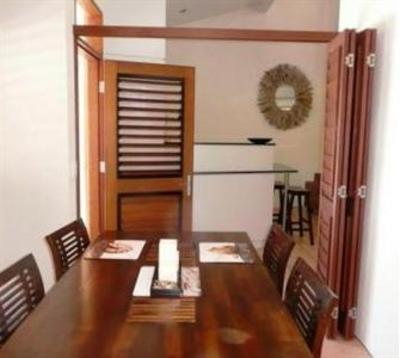 фото отеля L'Auberge Apartments Noosa