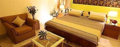 фото отеля Crossroads Hotel Chestnutwood New Delhi