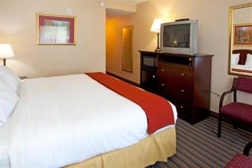 фото отеля Holiday Inn Express Chateau Elan Lodge