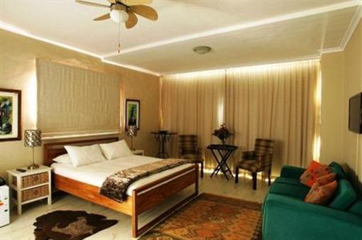 фото отеля Dolphin Inn Guesthouse Mouille Point