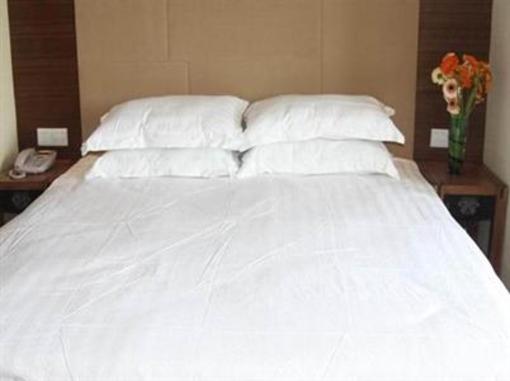 фото отеля GreenTree Inn Tongxiang Puyuan Express Hotel