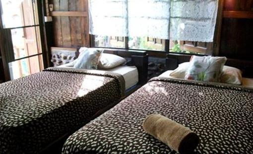 фото отеля J & J Guesthouse
