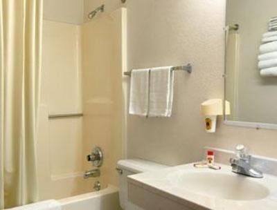 фото отеля Super 8 Wayne