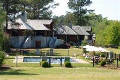 фото отеля Cuscowilla Golf Resort on Lake