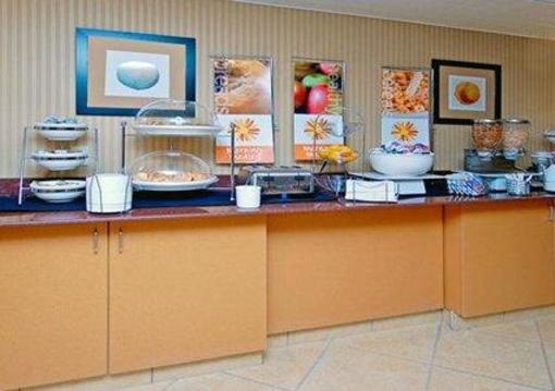 фото отеля Sleep Inn & Suites East Chase