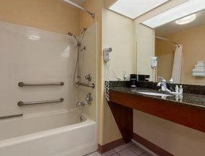 фото отеля Baymont Inn & Suites Warner Robins