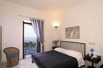 фото отеля Hotel Holiday Praiano
