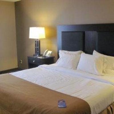 фото отеля Holiday Inn Express Hotel & Suites Burlington (Iowa)