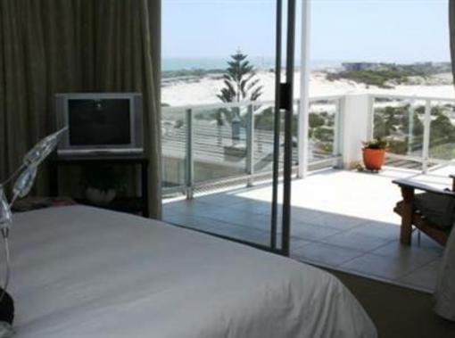 фото отеля Bloubergstrand Sunset Lodge