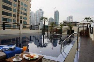 фото отеля Ballys Studio Suites Silom Bangkok