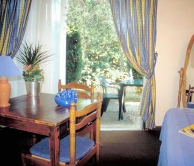 фото отеля Hôtel Le Mas des Lilas Escolives-Sainte-Camille