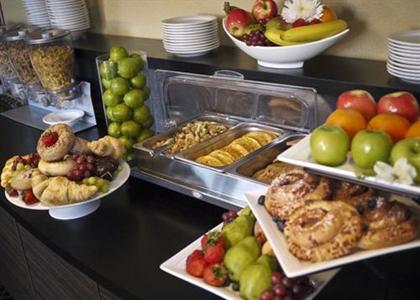 фото отеля Quality Inn & Suites Petawawa