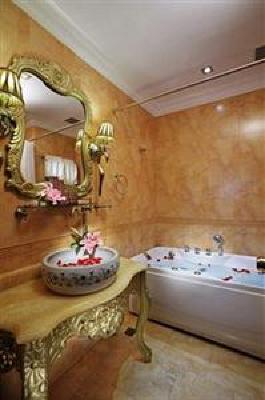 фото отеля Hotel A&EM 19 Dong Du