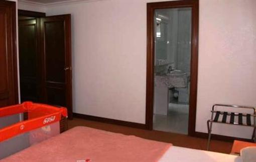 фото отеля Hostal Gran Via Vigo