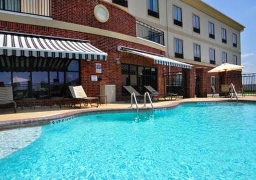 фото отеля Holiday Inn Express Hotel & Suites Sealy