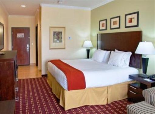 фото отеля Holiday Inn Express Hotel & Suites Sealy