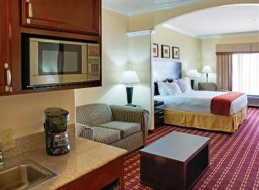фото отеля Holiday Inn Express Hotel & Suites Sealy