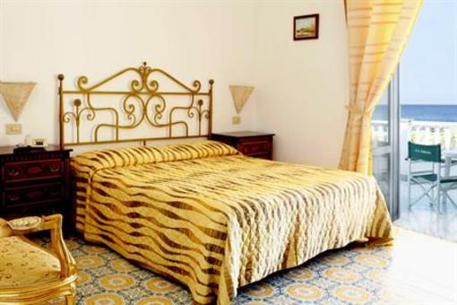 фото отеля Hotel La Scogliera Forio