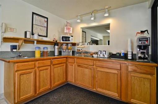фото отеля Americas Best Value Inn and Suites Downtown Kansas City
