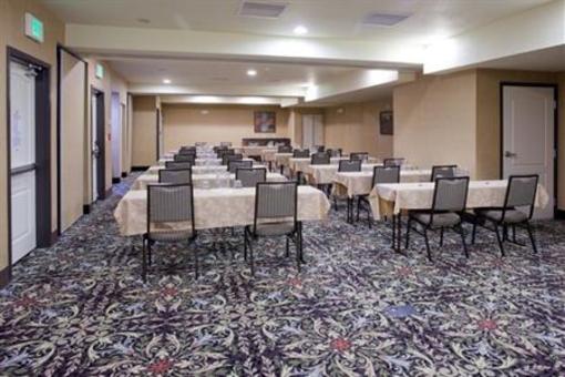 фото отеля Holiday Inn Express Hotel & Suites West Valley City - Waterpark