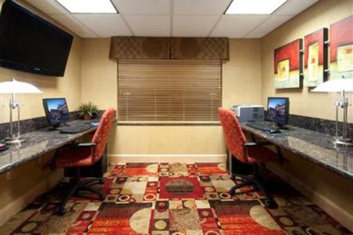фото отеля Holiday Inn Express Hotel & Suites West Valley City - Waterpark