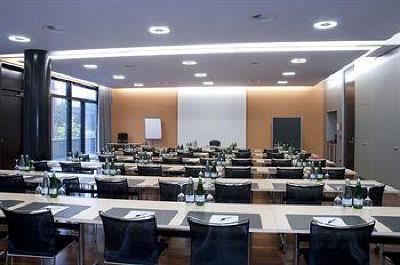 фото отеля Holiday Inn Zurich Messe