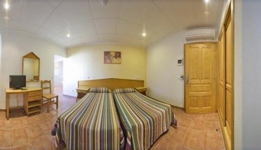 фото отеля Hostal Adelino Ibiza