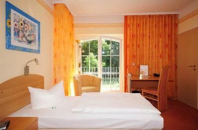 фото отеля Parkhotel Klüschenberg Plau am See
