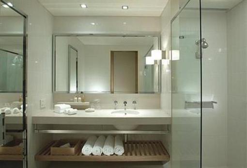 фото отеля Crown Promenade Hotel