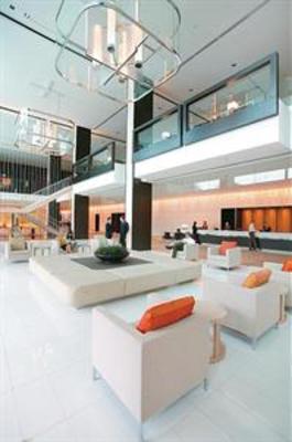 фото отеля Crown Promenade Hotel