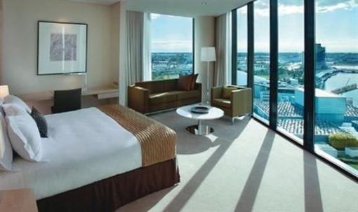 фото отеля Crown Promenade Hotel