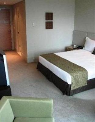фото отеля Crown Promenade Hotel