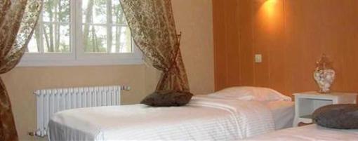 фото отеля Hotel Auberge Du Sous Bois Erdeven