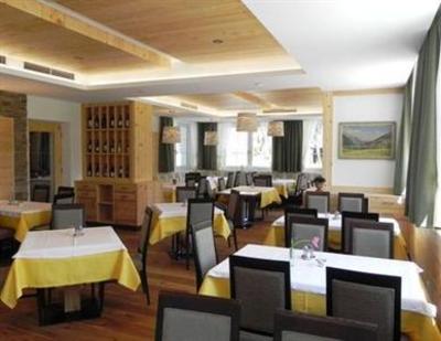 фото отеля Hotel Neue Post und Appartements Villa Rosa Holzgau