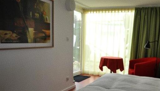 фото отеля Aaron's Sleep-Well B&B Basel