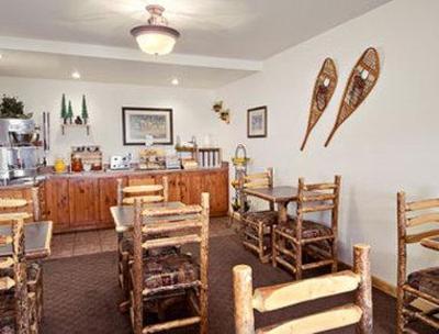 фото отеля Super 8 Motel Glacier International Airport Kalispell