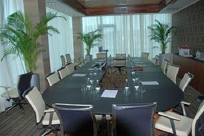 фото отеля Metropolis Hotel Bistrita