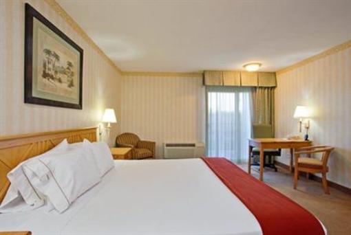 фото отеля Holiday Inn Express Camarillo
