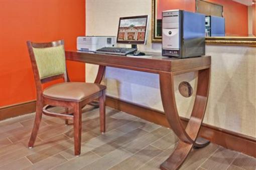 фото отеля Holiday Inn Express Hotel & Suites Algonquin