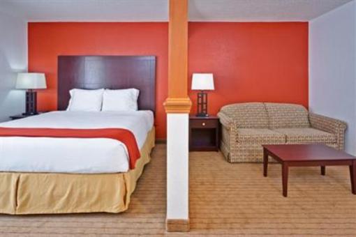 фото отеля Holiday Inn Express Hotel & Suites Algonquin