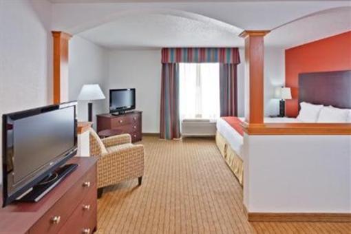 фото отеля Holiday Inn Express Hotel & Suites Algonquin