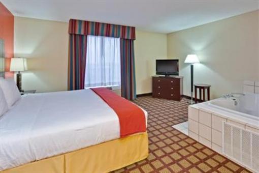 фото отеля Holiday Inn Express Hotel & Suites Algonquin