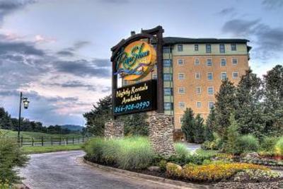 фото отеля Riverstone Resort Pigeon Forge