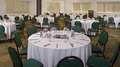 фото отеля Hilton Garden Inn Saint Charles