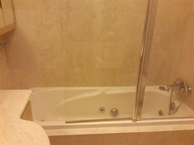 фото отеля Camelot Suites Motel