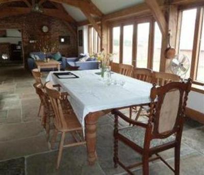 фото отеля Coach House B&B