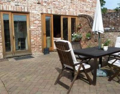 фото отеля Coach House B&B