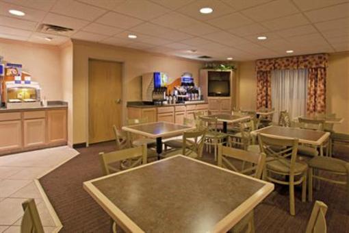 фото отеля Holiday Inn Express Cleveland Vermilion