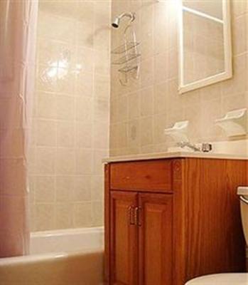 фото отеля Spacious One Bedroom Apartment New York City